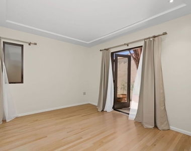9001 Rosewood Avenue - Photo Thumbnail 26