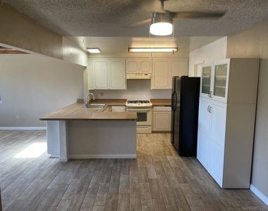 10428 Len Court - Photo Thumbnail 1