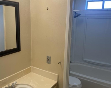 10428 Len Court - Photo Thumbnail 7