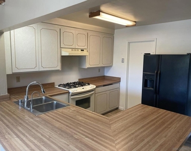 10428 Len Court - Photo Thumbnail 3