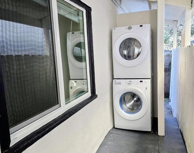 4527 Esther Street - Photo Thumbnail 12