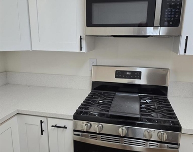 4527 Esther Street - Photo Thumbnail 3