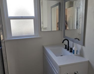 4527 Esther Street - Photo Thumbnail 9