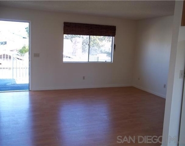 930 Ebony Ave - Photo Thumbnail 1