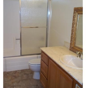 930 Ebony Ave - Photo Thumbnail 5