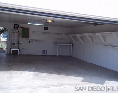 930 Ebony Ave - Photo Thumbnail 6