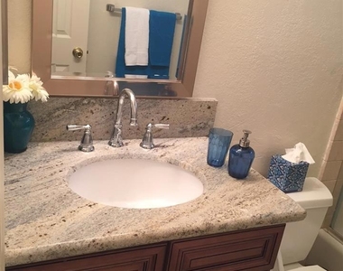 1460 W Oliver Avenue - Photo Thumbnail 14