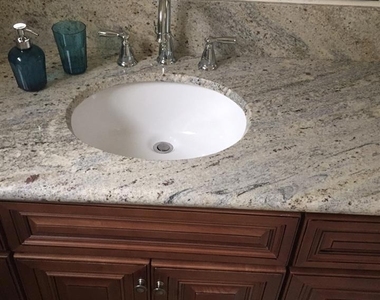 1460 W Oliver Avenue - Photo Thumbnail 8