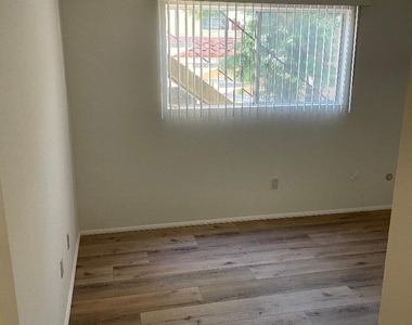1460 W Oliver Avenue - Photo Thumbnail 23