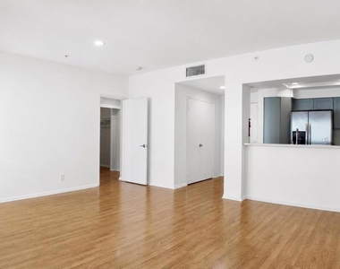 655 Columbia St - Photo Thumbnail 7