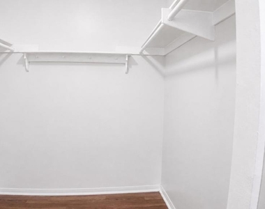 655 Columbia St - Photo Thumbnail 18