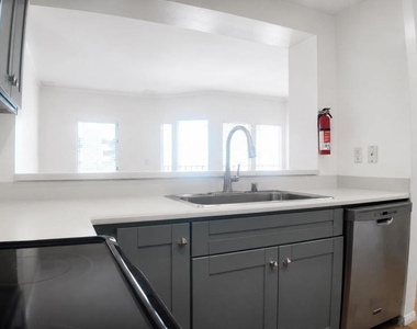 655 Columbia St - Photo Thumbnail 1