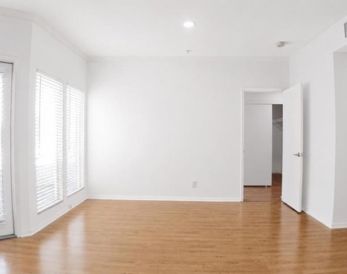 655 Columbia St - Photo Thumbnail 9