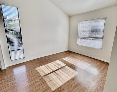 937 Shadow Lake Drive - Photo Thumbnail 14