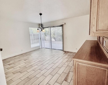 937 Shadow Lake Drive - Photo Thumbnail 6