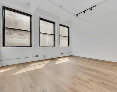 255 West 36th Street - Photo Thumbnail 2