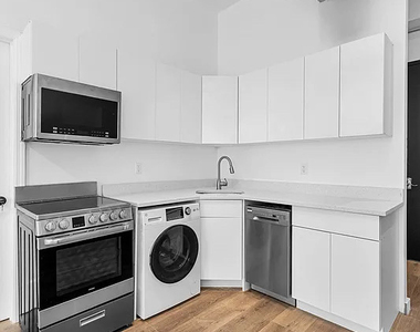 255 West 36th Street - Photo Thumbnail 3