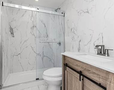255 West 36th Street - Photo Thumbnail 6