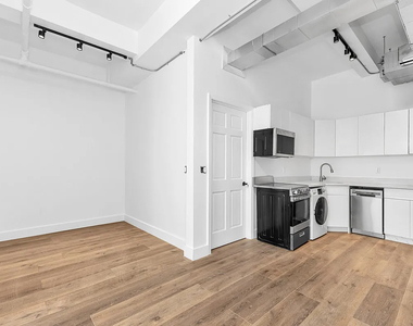 255 West 36th Street - Photo Thumbnail 4