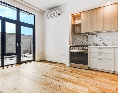38-38 32nd St 11101 - Photo Thumbnail 1
