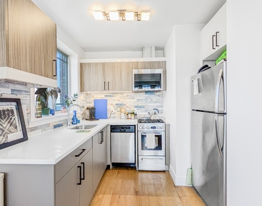 319 Graham Avenue - Photo Thumbnail 2