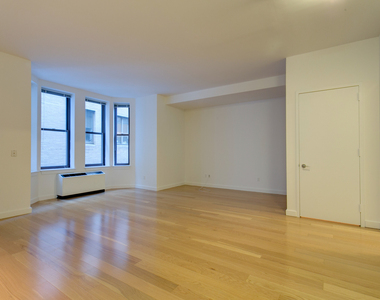37 Wall Street - Photo Thumbnail 4