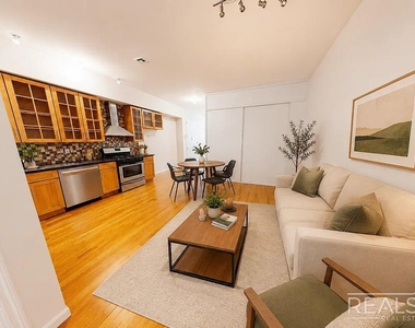 18 Goodwin Place - Photo Thumbnail 3