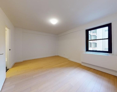 East 39th Street - Photo Thumbnail 3