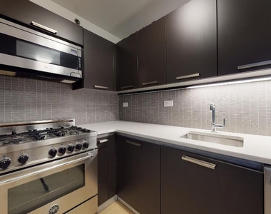 East 39th Street - Photo Thumbnail 6