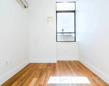 17 Monitor Street - Photo Thumbnail 7