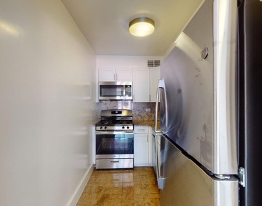 East 63rd Street - Photo Thumbnail 7