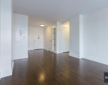 East 63rd Street - Photo Thumbnail 3