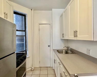 401 East 91st Street - Photo Thumbnail 3