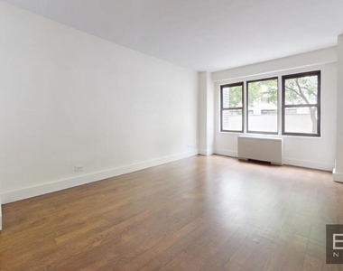 East 63rd Street - Photo Thumbnail 7