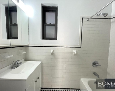 East 67th Street - Photo Thumbnail 4