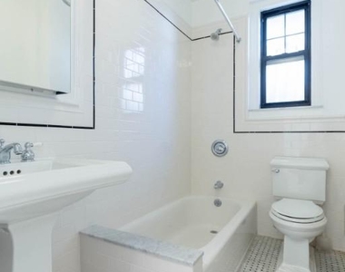 East 92nd Street - Photo Thumbnail 7