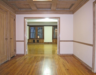 East 80th Street - Photo Thumbnail 3