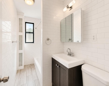 213 Bennett Avenue - Photo Thumbnail 7