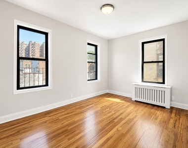 213 Bennett Avenue - Photo Thumbnail 4