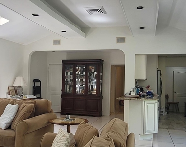 15 Somerset Drive S - Photo Thumbnail 12