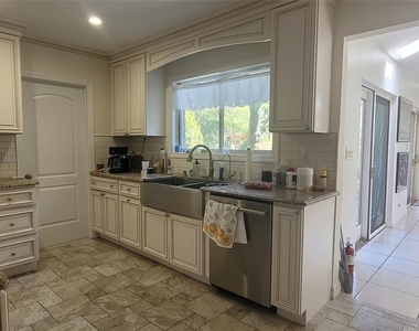 15 Somerset Drive S - Photo Thumbnail 9