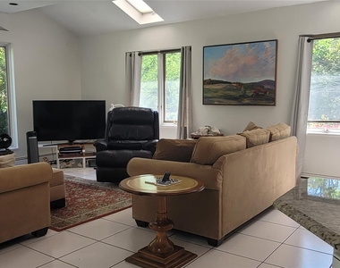 15 Somerset Drive S - Photo Thumbnail 10