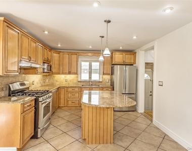 104 Sheridan Avenue - Photo Thumbnail 11