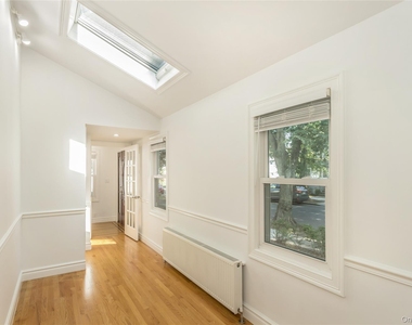 104 Sheridan Avenue - Photo Thumbnail 8