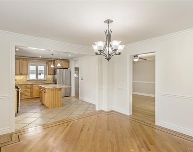 104 Sheridan Avenue - Photo Thumbnail 10