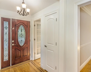 104 Sheridan Avenue - Photo Thumbnail 2