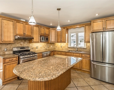 104 Sheridan Avenue - Photo Thumbnail 12