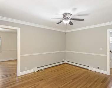 104 Sheridan Avenue - Photo Thumbnail 6