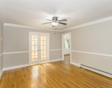 104 Sheridan Avenue - Photo Thumbnail 4