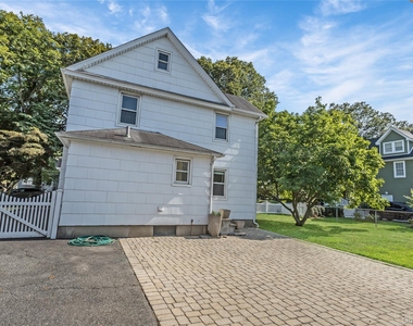 104 Sheridan Avenue - Photo Thumbnail 27